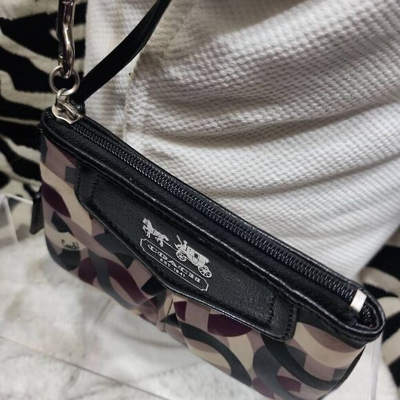 COACH Ashley Scarf Print Wristlet - Picture 9 of 9